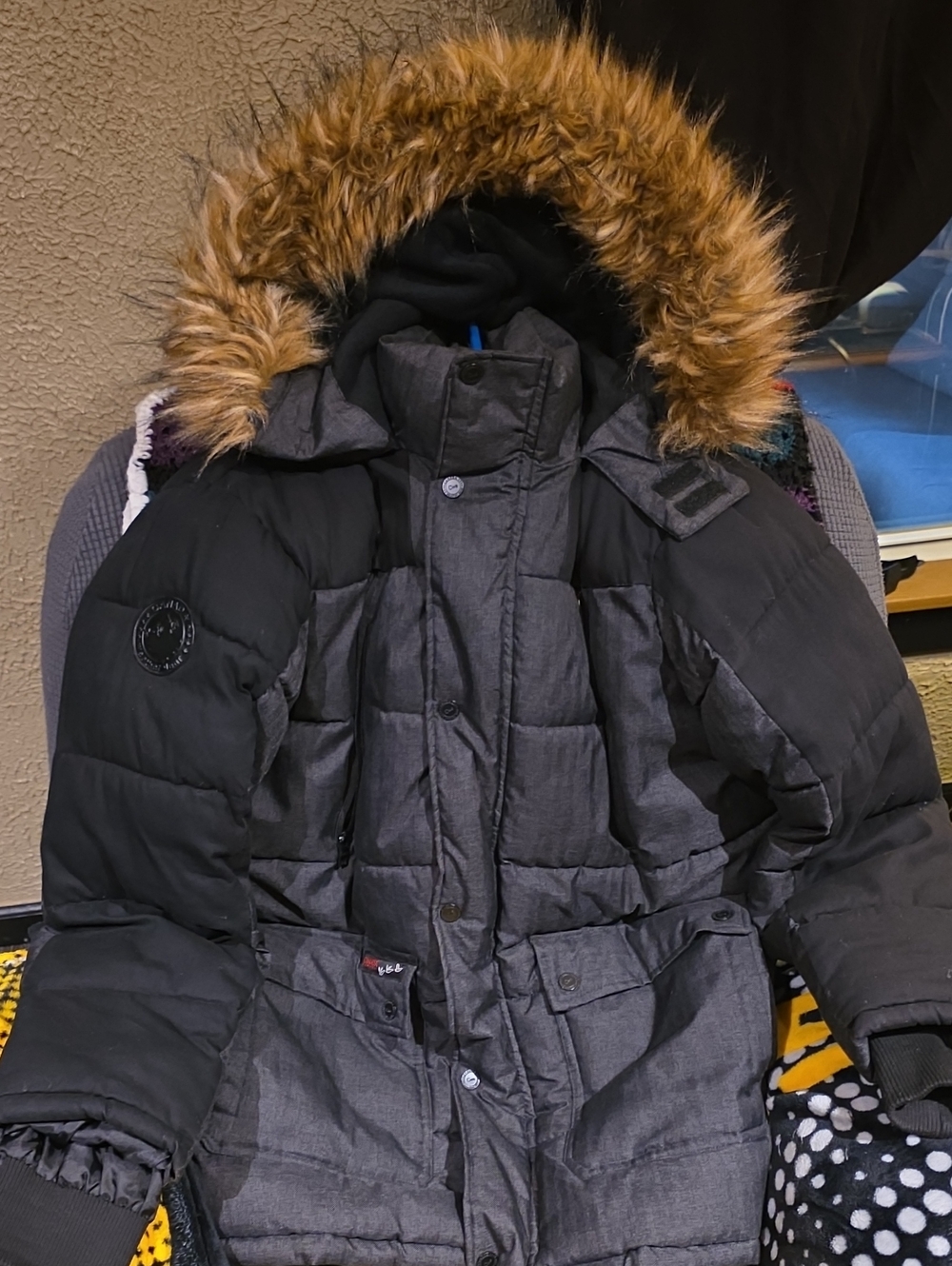 Canada Jacket Puffer Coat in Dark Gray and Black